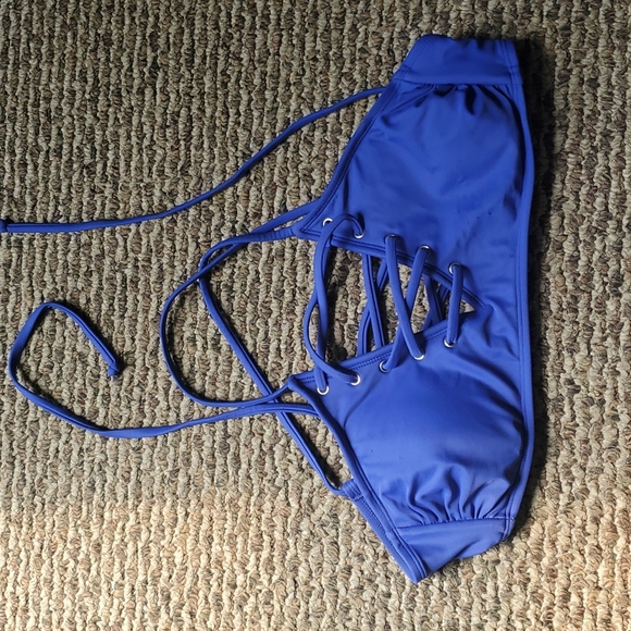 Bikini - Picture 2 of 5